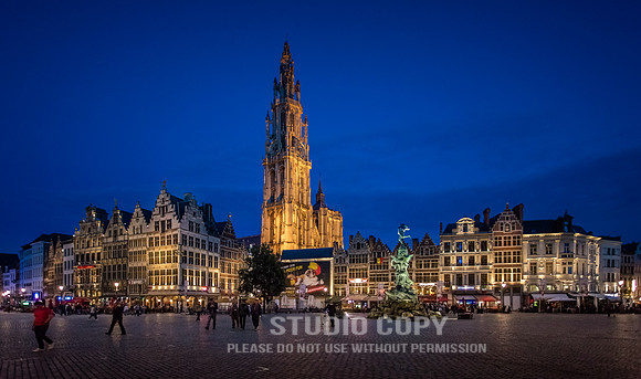 CDR_07062016_2526 Antwerp Square at night no sign