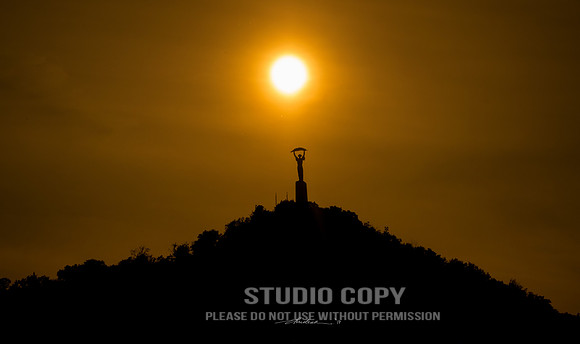 CDR_05182017_1104-sunset-budapest-web